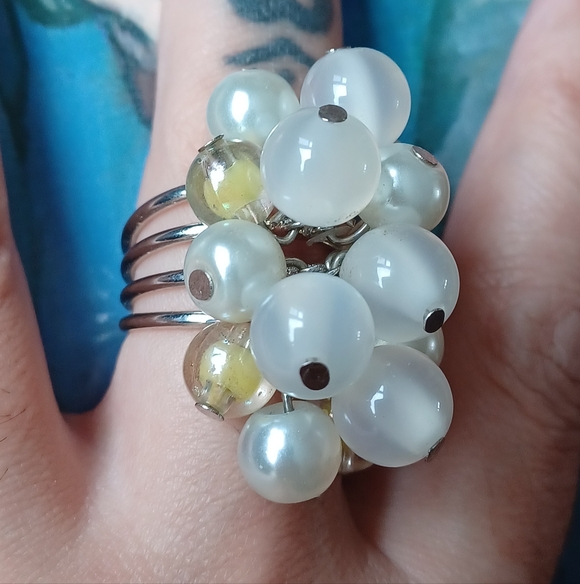 Moonglow Glass Cluster Cha-Cha Ring Size 8 🤍🟡💫 - Picture 4 of 9